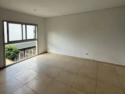 Sarandi 200, Piso 1