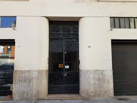depto de 3 ambientes con entre piso y balcon amoeblado.