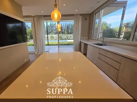 Casa en Venta con 1 cochera