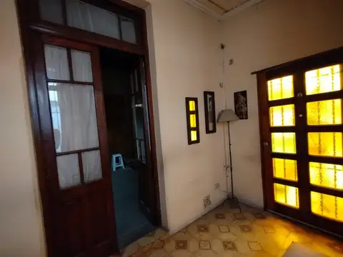 CASA ANTIGUA EN VENTA EN EXCELENTE UBICACION EN ADROGUE - IDEAL INVERSORES