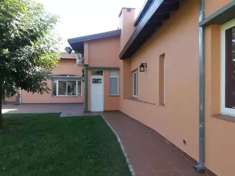 Casa en Venta Club de Campo Chacras La Celia...