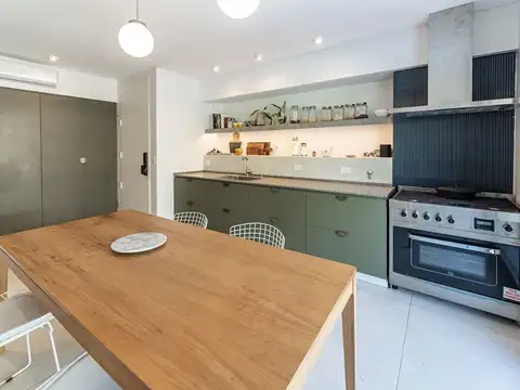 Casa en Alquiler con 2 cocheras