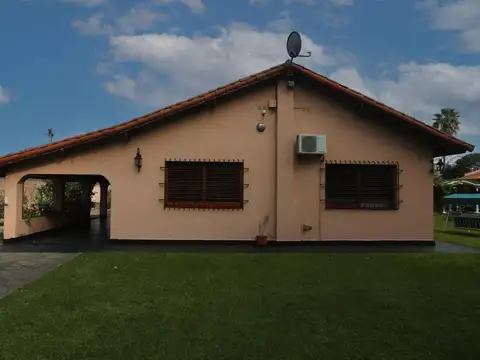 Casa en Venta en Rafael Calzada, USD 427.500