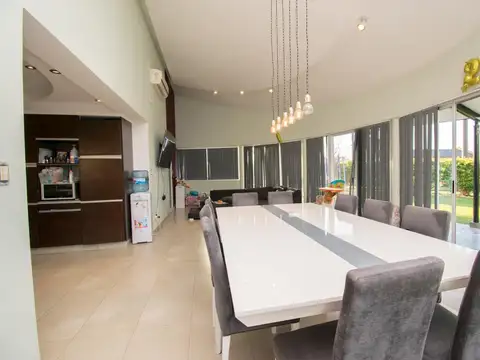 Casa 4 ambientes con 3 baños