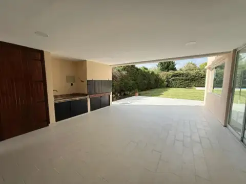 CASA VENTA 5 AMBIENTES VILLAGE DEL PARQUE