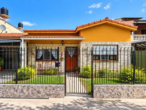 Venta Casa 3 Ambientes Santa Teresita La Costa Quincho Garage Lote 600m2 Amoblada Permuta