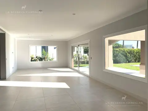 Casa en Venta con 2 cocheras