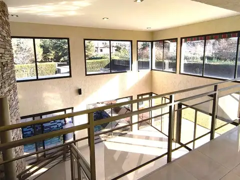 Casa 6 ambientes con 2 baños