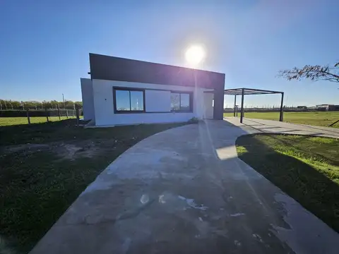 CASA EN SAN SEBASTIAN, AREA 9, APTO CREDITO
