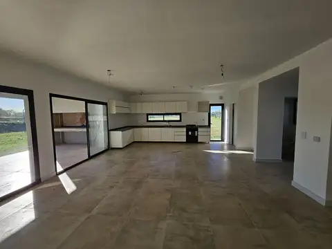 Casa 5 ambientes con 2 baños