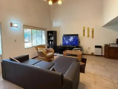 Casa 3 ambientes con 2 baños