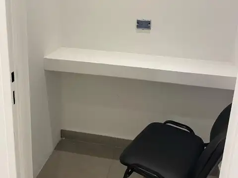 Oficina en Alquiler con 1 cochera