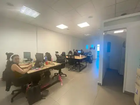 Oficina en Alquiler con 1 cochera