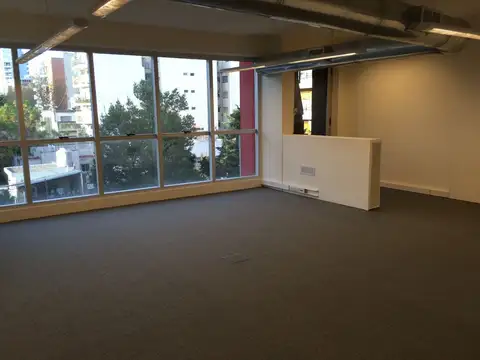Oficina en Alquiler con 1 cochera
