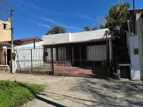VENTA CASA 4 AMBIENTES ITUZAINGO. A RECICLAR