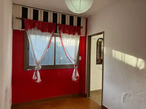 VENTA CASA 4 AMBIENTES ITUZAINGO. A RECICLAR