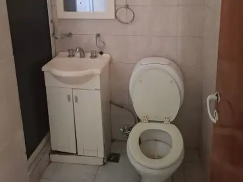 Casa 2 ambientes con 2 baños