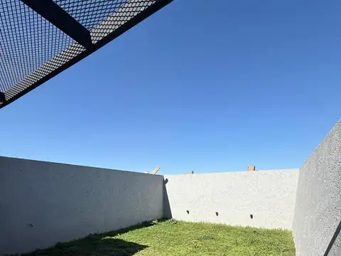 Casa 3 ambientes con 2 baños