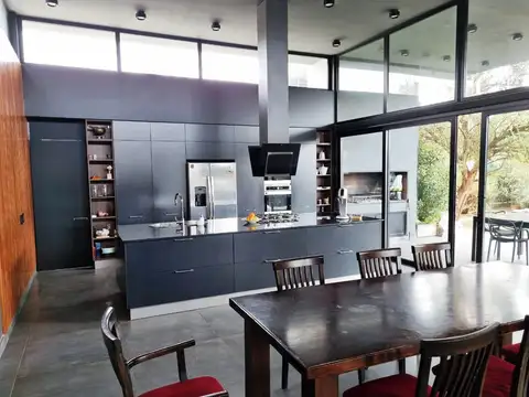 Casa 7 ambientes con 3 baños
