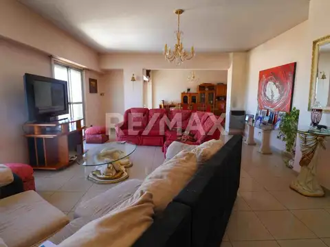 Departamento 6 ambientes con 2 baños