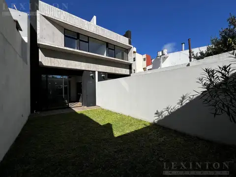 CASA - JARDIN - QUINCHO - PARRILLA - COCHERA - VENTA 3 DORMITORIOS en Villa Urquiza