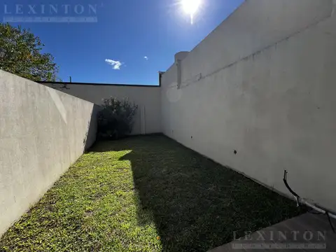 CASA - JARDIN - QUINCHO - PARRILLA - COCHERA - VENTA 3 DORMITORIOS en Villa Urquiza