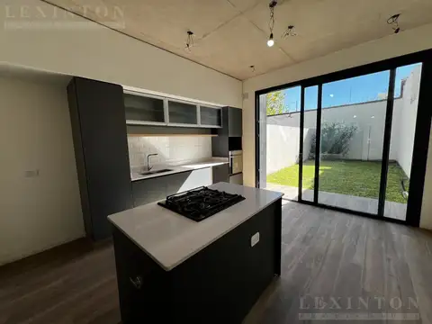 Casa 5 ambientes con 3 baños