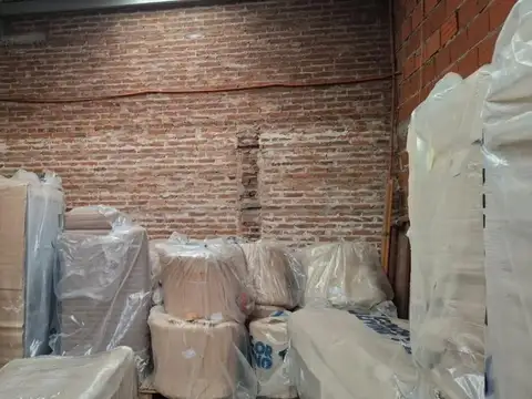Galpón en Venta Doble Frente con Oficinas en Lanús Este