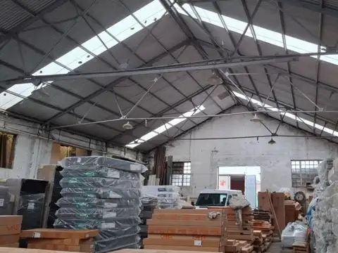 Galpón en Venta Doble Frente con Oficinas en Lanús Este