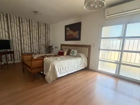 Castelar Norte Impecable Casa Racionalista 5 ambientes Permu