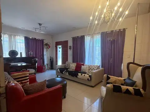 Casa en Venta con 2 cocheras