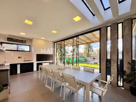 Casa en Venta 4 Ambientes en Álvarez del Bosque