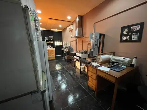 LOCAL EN VENTA  LA PLATA- AL FRENTE CENTRO