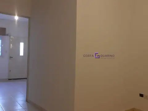 Depto Tipo Casa en Alquiler en Lomas Del Mirador, $ 330.000