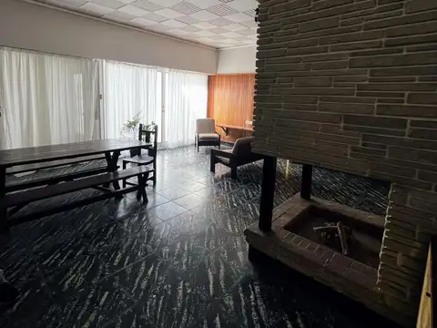 Casa en venta - 5 Dormitorios 4 Baños - 340mts2 - Saladillo 