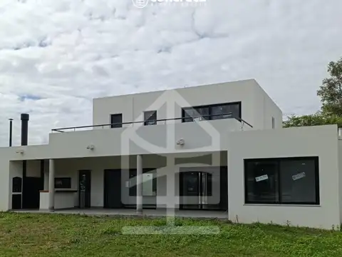 Casa 4 ambientes con 3 baños