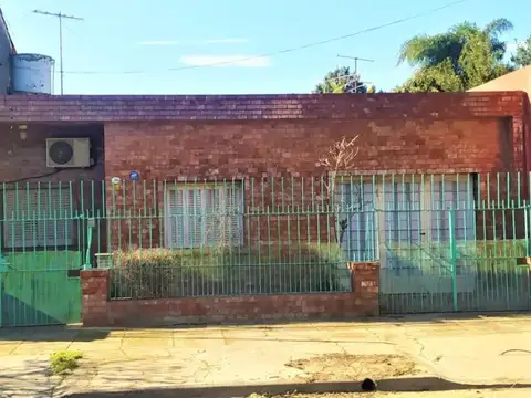 VENTA - CASA 5 AMB. - LOTE PROPIO - FONDO LIBRE -