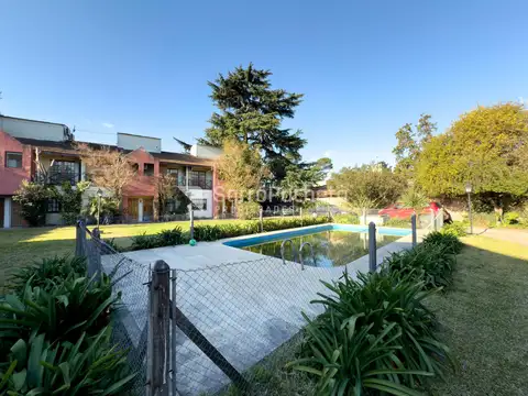 Venta departamento estilo dúplex de 4 ambientes con cochera en Ituzaingo.