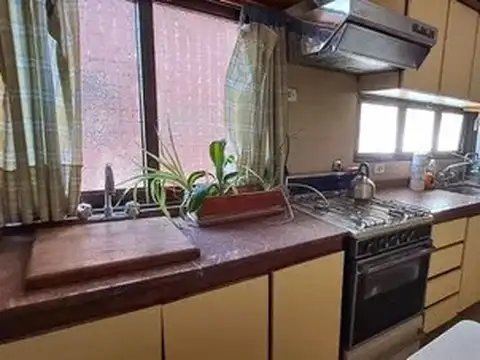 Fco. Acuña De Figueroa 900