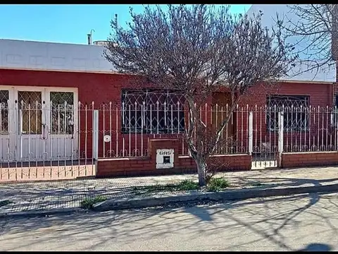 Se vende casa de 2 dormitorios - Barrio San Lorenzo Sud