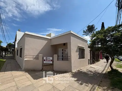 Casa dos dormitorios y jardin Escobar