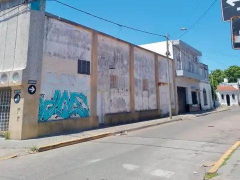 Local SAN MARTIN SUR - IMPORTANTE FRENTE COMERCIAL