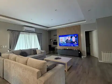 Casa 5 ambientes con 3 baños