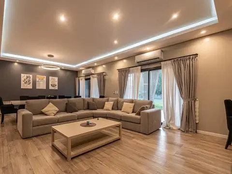 Venta de Casa 5 Ambientes en Pilar