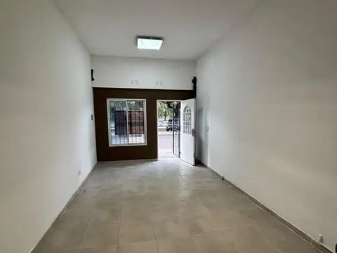 Local en Alquiler en Lomas del Mirador, $ 350.000