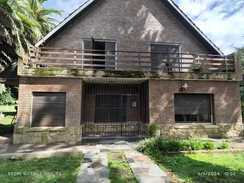 Casa 12 ambientes con 5 baños