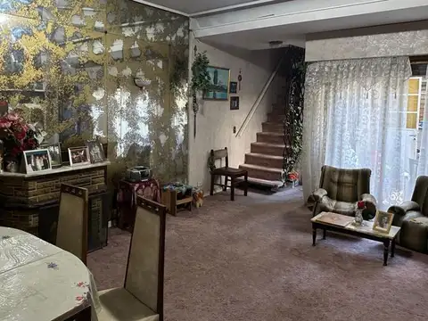 Casa 5 ambientes con 2 baños