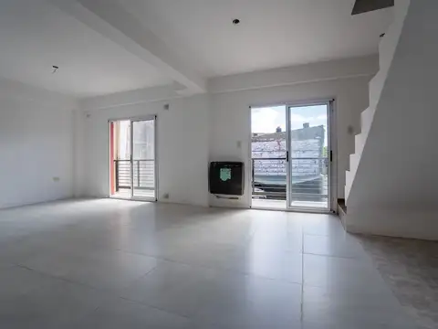 5 e/ 69 y 70 N° 1800