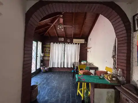 Casa 4 ambientes con 1 baño