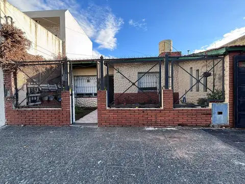 VENTA CASA 4 AMBIENTES LOMAS DEL MIRADOR